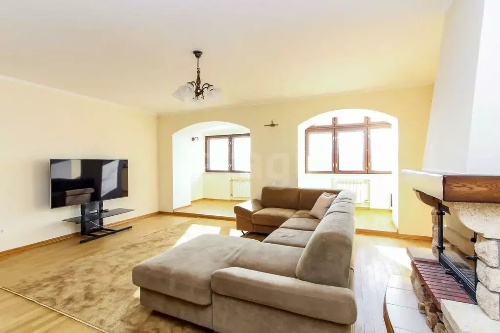 4-к кв. Тюменская область, Тюмень Тарманы мкр, ул. Малышева, 16 (210.3 ... - Фото 0