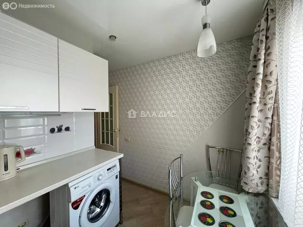 3-комнатная квартира: Пенза, улица Тарханова, 12 (58.9 м) - Фото 2