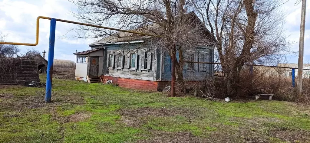 Дом в Саратовская область, Петровский район, Пригородное муниципальное ... - Фото 1