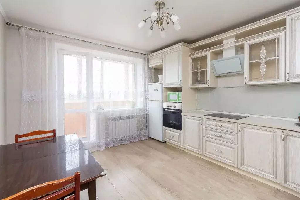 2-к кв. Тюменская область, Тюмень Пролетарская ул., 102к2 (67.0 м) - Фото 0