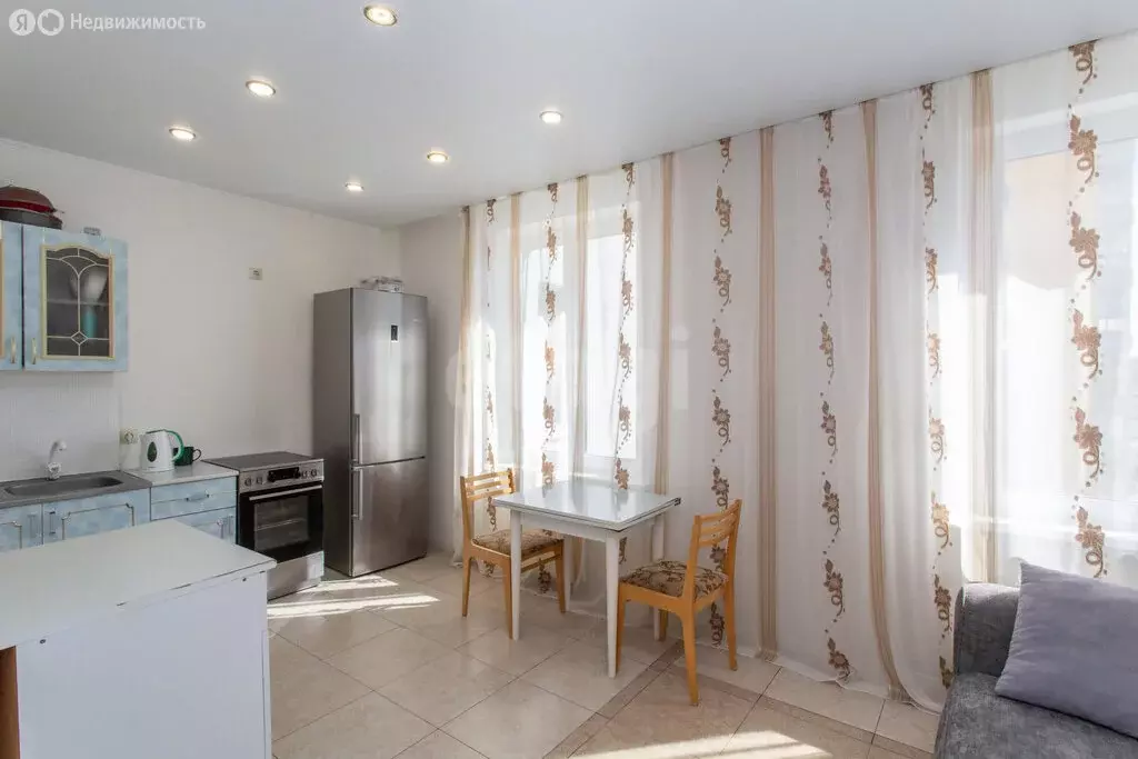 2-комнатная квартира: Тобольск, 15-й микрорайон, 18 (55.4 м) - Фото 2