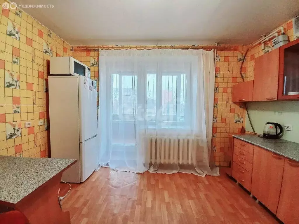 2-комнатная квартира: Ялуторовск, улица Революции, 131А (76 м) - Фото 1