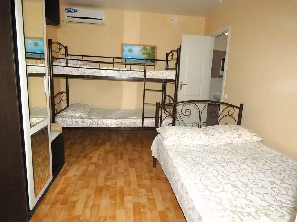 Комната Крым, Сакский район, Новофедоровка пгт ул. Виноградная, уч136 - Фото 1