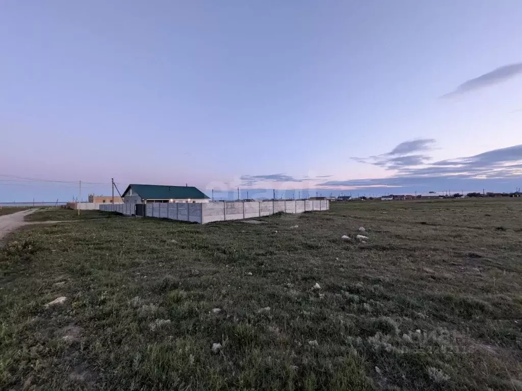 Участок в Крым, Черноморский район, Медведевское с/пос, с. Медведево ... - Фото 1