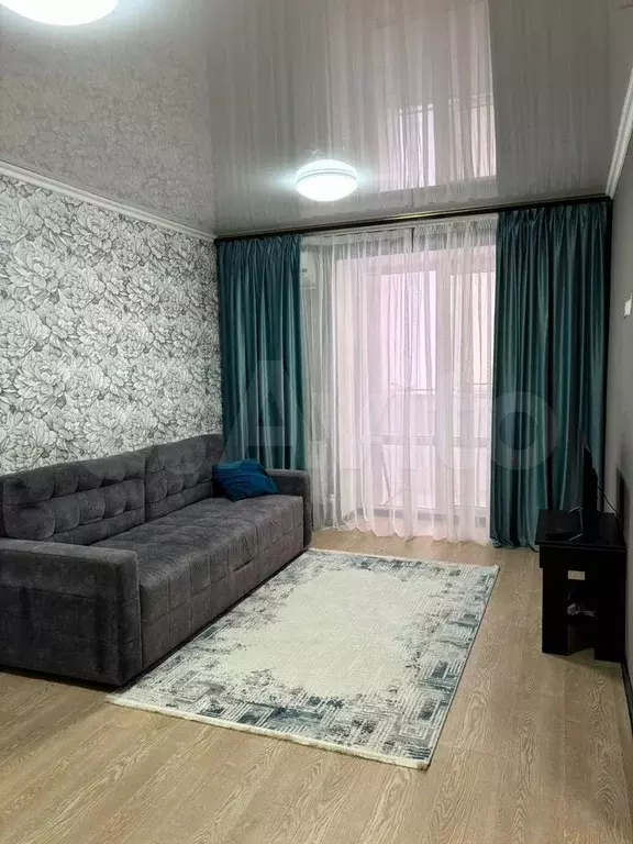 1-к. квартира, 40 м, 1/10 эт. - Фото 0