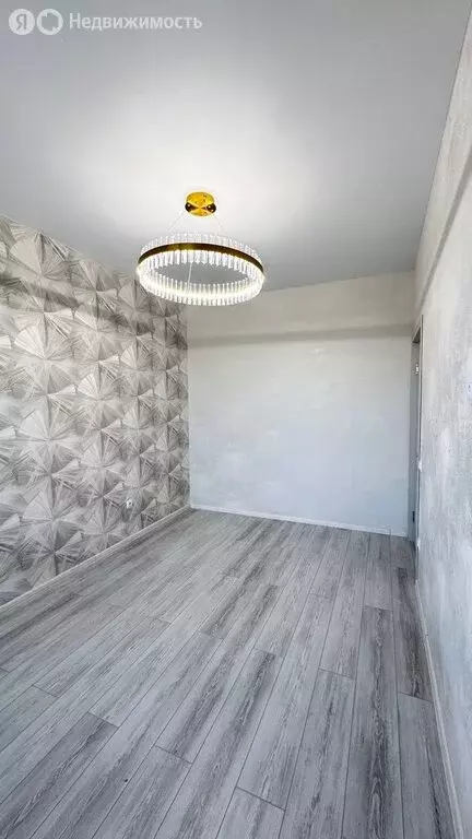 3-комнатная квартира: Барнаул, проспект Строителей, 18к1 (50 м) - Фото 1