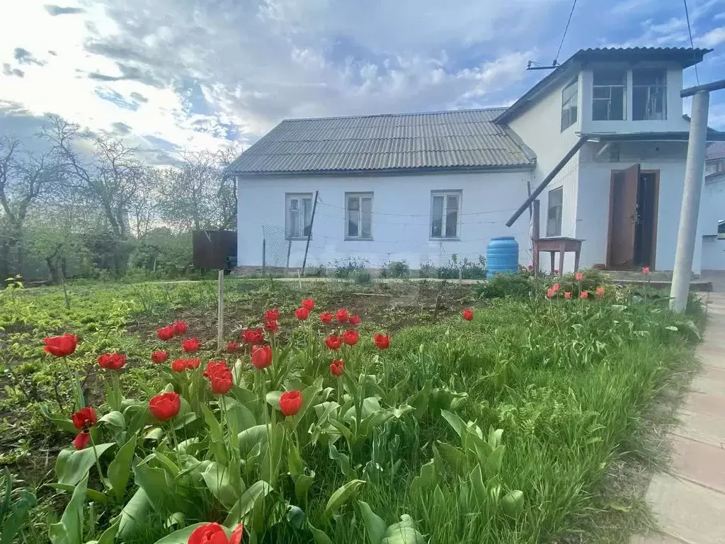Дом в Саратовская область, Саратов ул. Имени В.П. Чкалова, 12 (93 м) - Фото 0