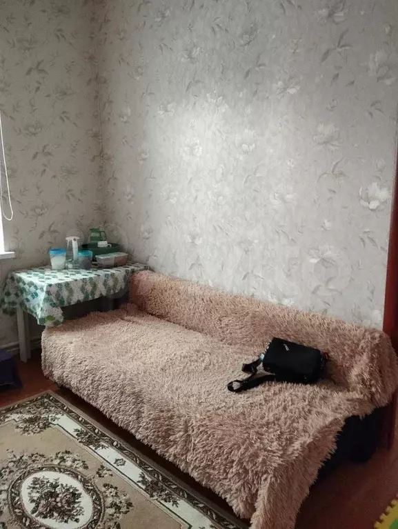 Комната 18 м в 5-к., 2/2 эт. - Фото 1