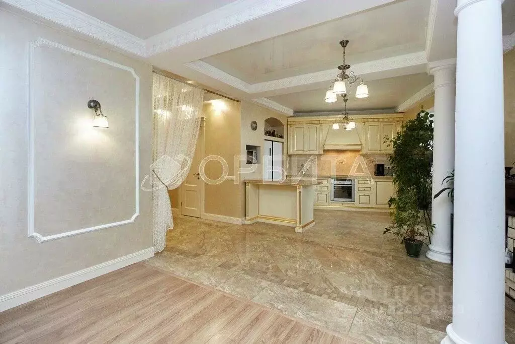 3-к кв. Тюменская область, Тюмень ул. Челюскинцев, 28 (126.9 м) - Фото 1