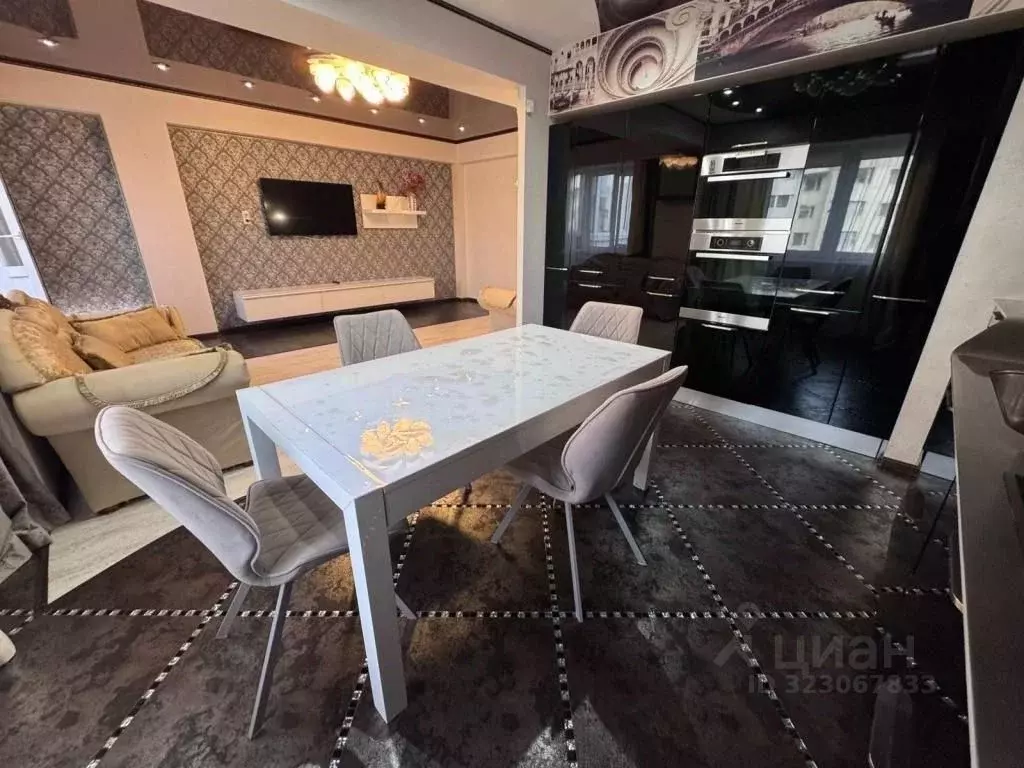 3-к кв. Сахалинская область, Южно-Сахалинск просп. Победы, 5 (100.0 м) - Фото 1