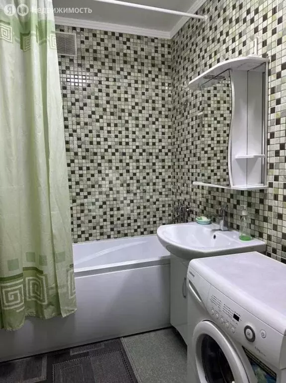 3-комнатная квартира: станица Незлобная, улица Ленина, 3Г (64 м) - Фото 0