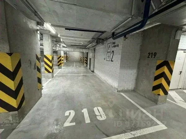 Гараж в Свердловская область, Екатеринбург ул. Азина, 31 (18 м) - Фото 1