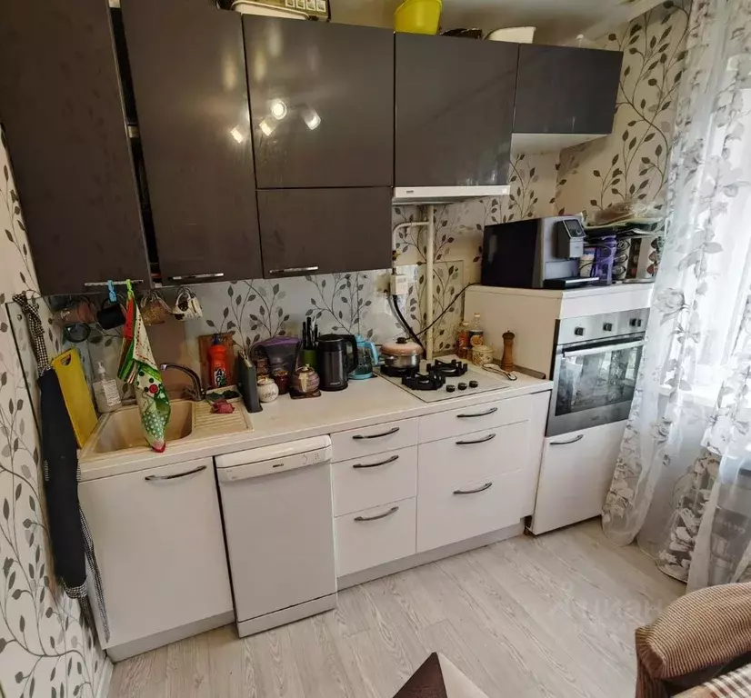 2-к кв. Омская область, Омск просп. Комарова, 3 (52.0 м) - Фото 0