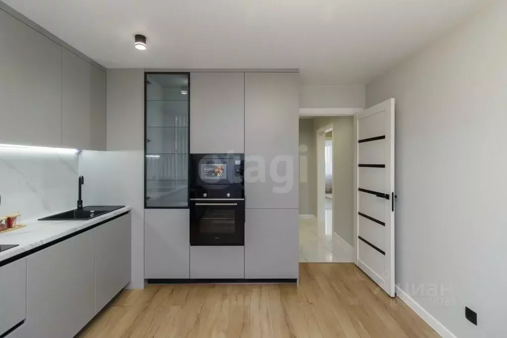 2-к кв. Тюменская область, Тюмень ул. Павла Шарова, 25 (67.0 м) - Фото 1