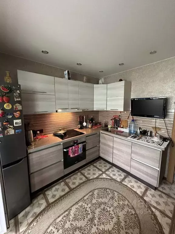 3-к кв. Сахалинская область, Южно-Сахалинск ул. Есенина, 9 (62.6 м) - Фото 0