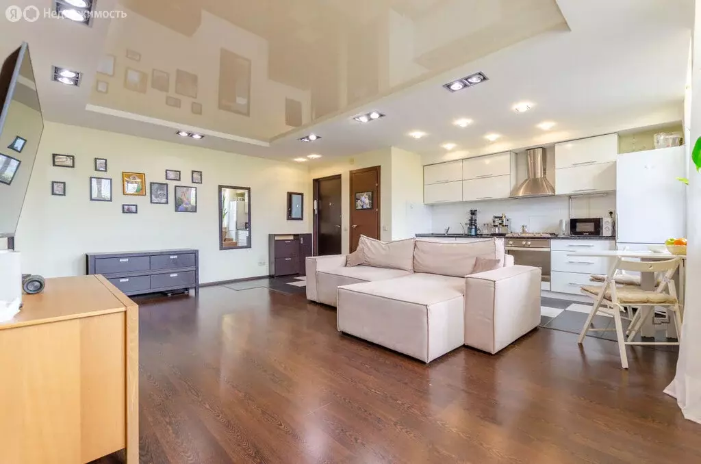 3-комнатная квартира: Екатеринбург, улица Черепанова, 28 (64 м) - Фото 1