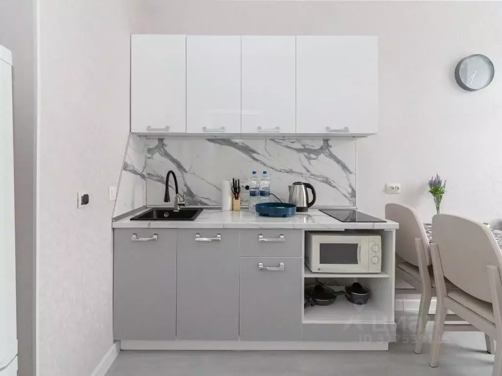 1-к кв. Тюменская область, Тюмень ул. Тимофея Чаркова, 83 (32.0 м) - Фото 1