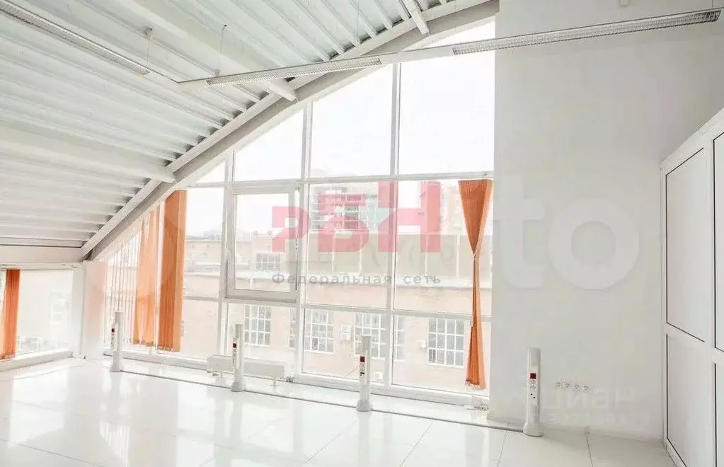 Офис в Омская область, Омск ул. Чапаева, 71 (415 м) - Фото 1