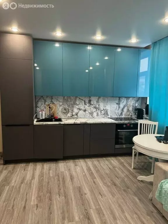 2-комнатная квартира: Тюмень, улица Тимофея Чаркова, 83 (55.4 м) - Фото 2