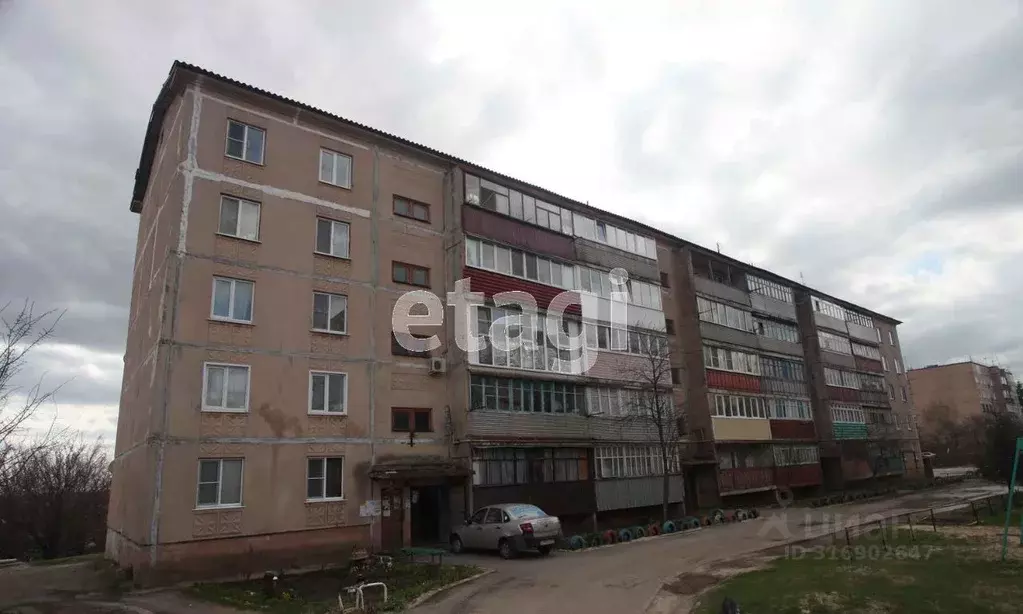 2-к кв. Белгородская область, Валуйки ул. Калинина, 39А (49.0 м) - Фото 0