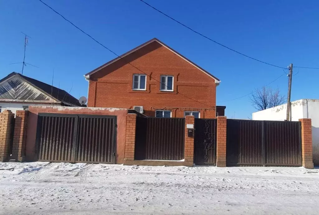 Дом в Астраханская область, с. Красный Яр ул. Чубо, 11 (159 м) - Фото 0