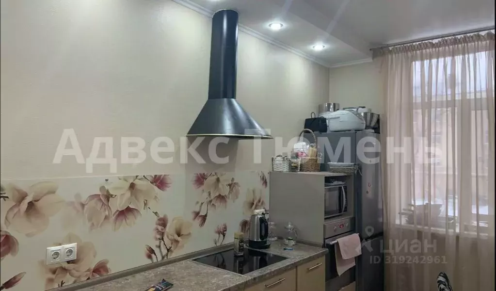 3-к кв. Тюменская область, Тюмень ул. Володарского, 47 (78.8 м) - Фото 0