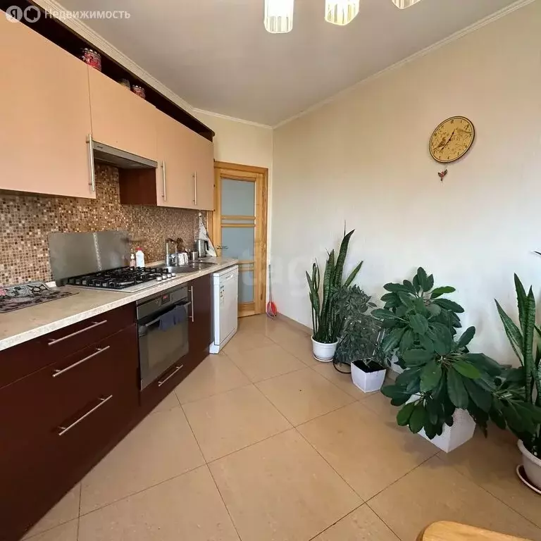 3-комнатная квартира: Калининград, улица Толбухина, 10 (66.4 м) - Фото 1