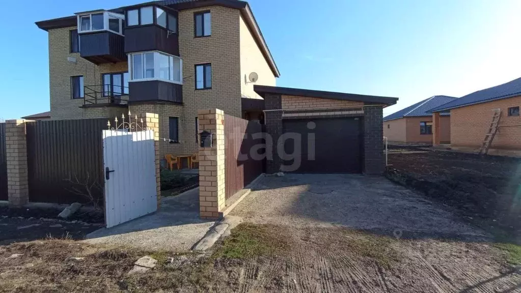 Таунхаус в Оренбургская область, Оренбургский район, с. Нежинка ул. ... - Фото 1