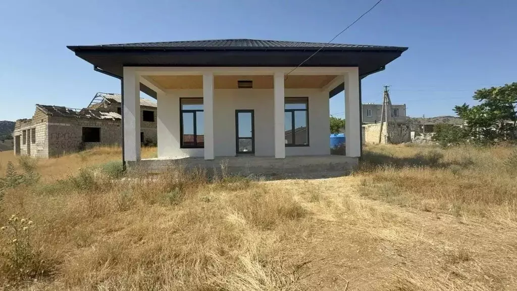 Дом в Крым, Судак муниципальный округ, с. Миндальное  (100 м) - Фото 1