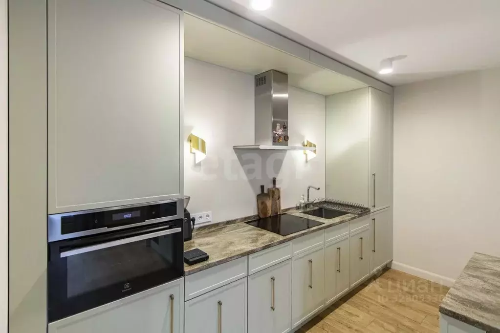 3-к кв. Тюменская область, Тюмень ул. 50 лет Октября, 57Б (87.0 м) - Фото 1