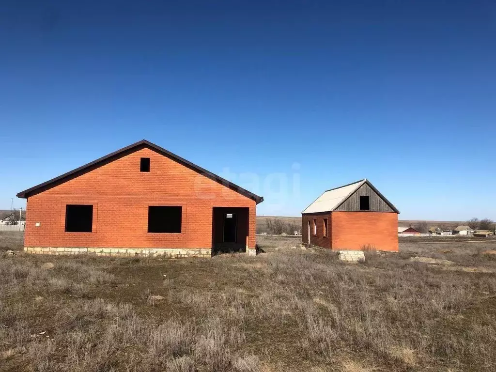 Дом в Калмыкия, Целинный район, с. Троицкое ул. Валентины ... - Фото 1