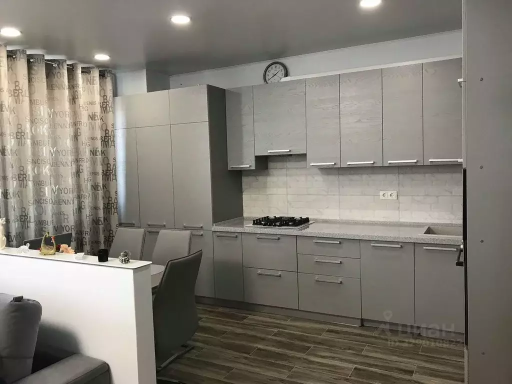 2-к кв. Астраханская область, Астрахань Бакинская ул., 92 (70.0 м) - Фото 2