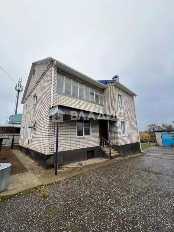 Дом в Калмыкия, Элиста ул. Б.К. Пашкова, 60 (177 м) - Фото 0