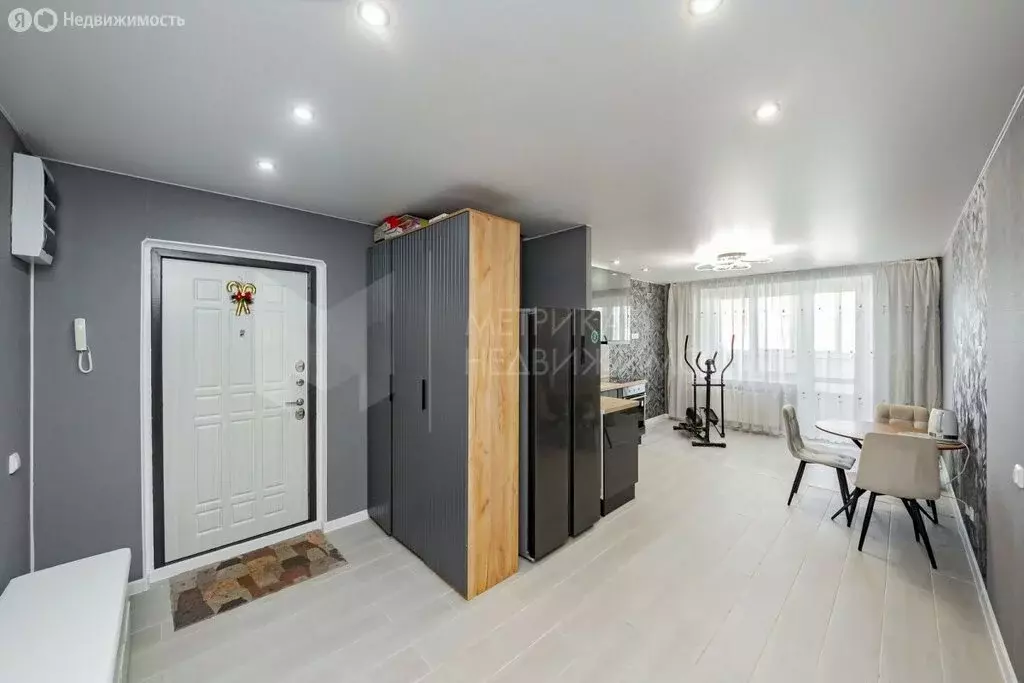 3-комнатная квартира: Тюмень, улица Константина Посьета, 5 (93 м) - Фото 1