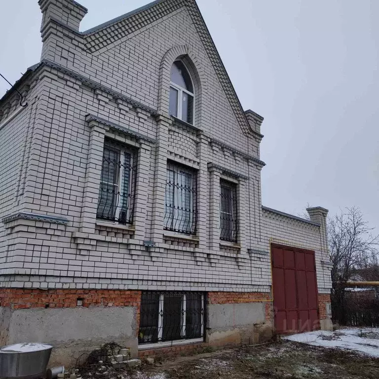 Дом в Саратовская область, Энгельс ул. Достоевского, 61 (214 м) - Фото 0