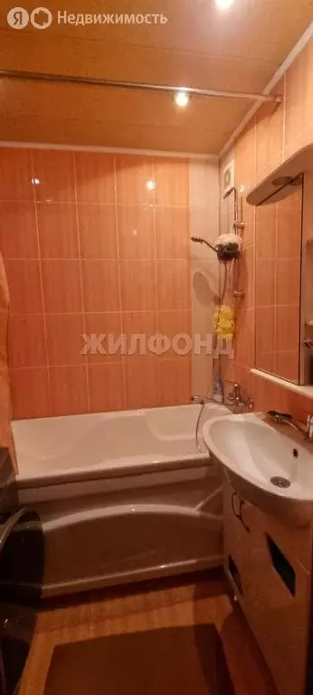 3-комнатная квартира: Строитель, улица Жукова, 11 (76 м) - Фото 1