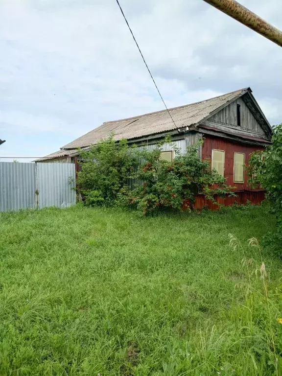 Дом в Саратовская область, Петровский район, Пригородное муниципальное ... - Фото 0