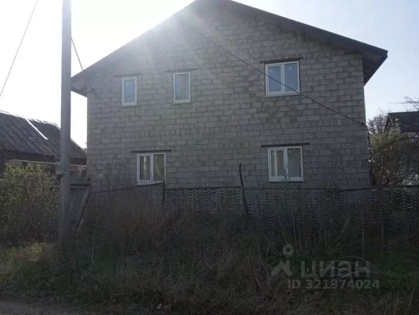 Дом в Волгоградская область, Среднеахтубинский район, Ахтубинское ... - Фото 1