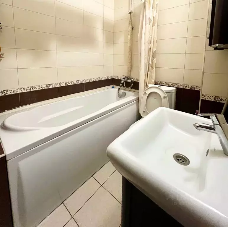 2-к кв. Краснодарский край, Геленджик Октябрьская ул., 43А (56.0 м) - Фото 1