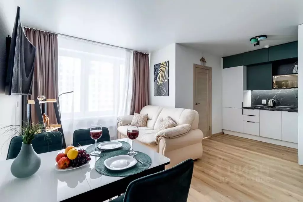 Студия Тюменская область, Тюмень ул. 50 лет Октября, 57Бк2 (33.0 м) - Фото 1