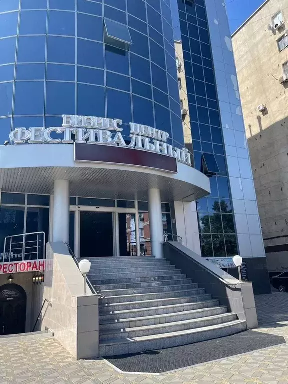 Офис в Краснодарский край, Краснодар ул. Имени Тургенева, 135/1 (700 ... - Фото 1