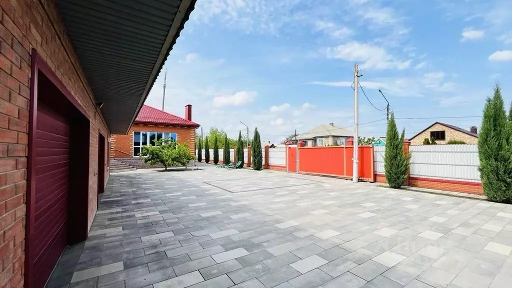 Дом в Ростовская область, Сальск ул. 8 Марта, 1А (200 м) - Фото 2