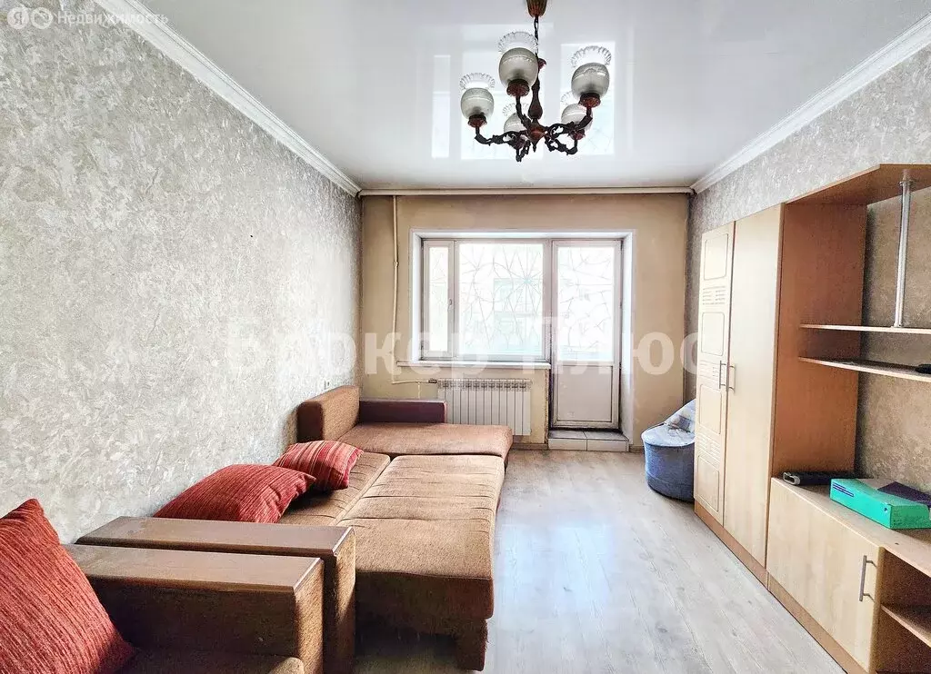 3-комнатная квартира: Кызыл, улица Калинина, 8 (62.5 м) - Фото 1