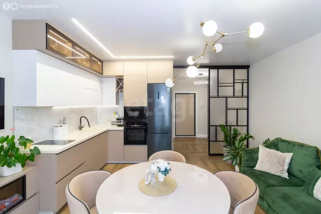 2-комнатная квартира: Тюмень, улица Фармана Салманова, 14 (64.5 м) - Фото 1