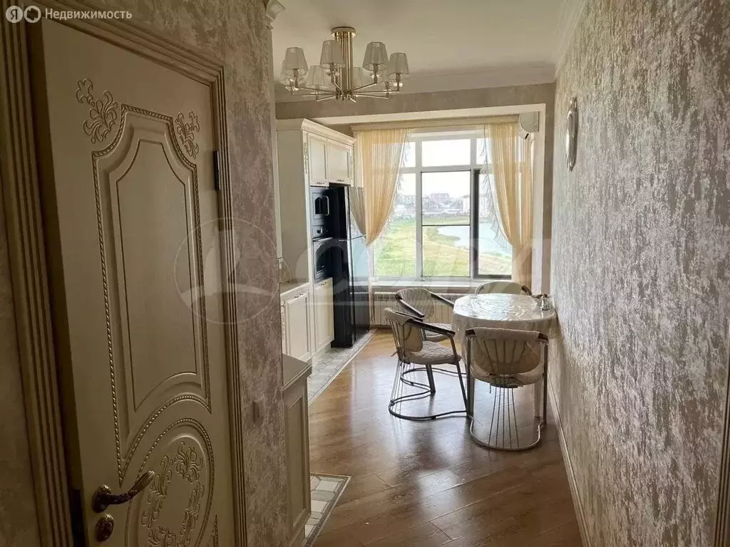 Квартира-студия: Махачкала, улица Хаджи Булача, 14 (125 м) - Фото 1