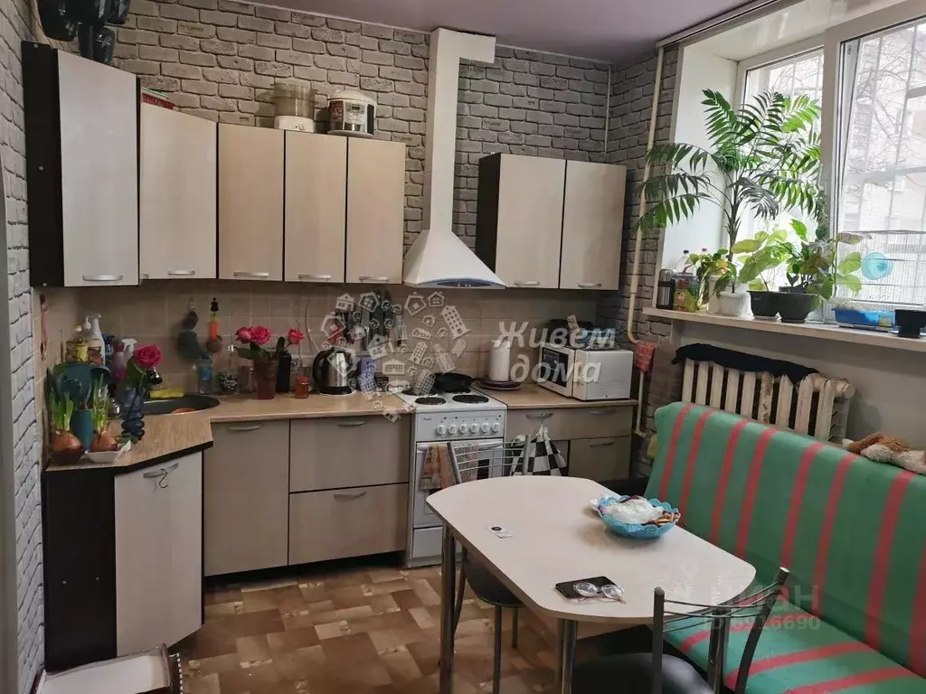 Пригородная 13 калининград. Квартира в 5 этажке. Пригородная 13. Показать кв. Однокомнатная квартира.