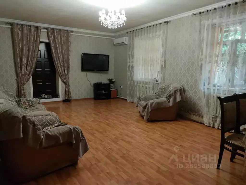 Дом в Дагестан, Дербент ул. Дрожжина, 1 (300 м) - Фото 1