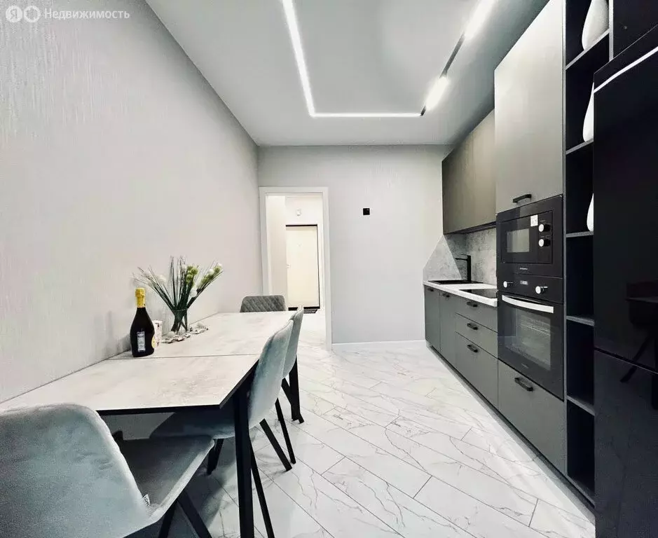 2-комнатная квартира: Абакан, улица Генерала Тихонова, 8 (61.7 м) - Фото 0