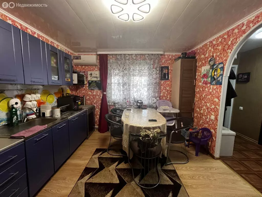 Дом в посёлок Степной, улица Комарова (175 м) - Фото 0