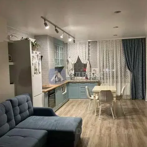 2-к кв. Тюменская область, Тюмень ул. Федюнинского, 64 (72.8 м) - Фото 1